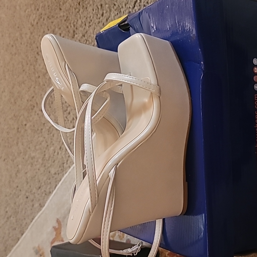 Cream wedge